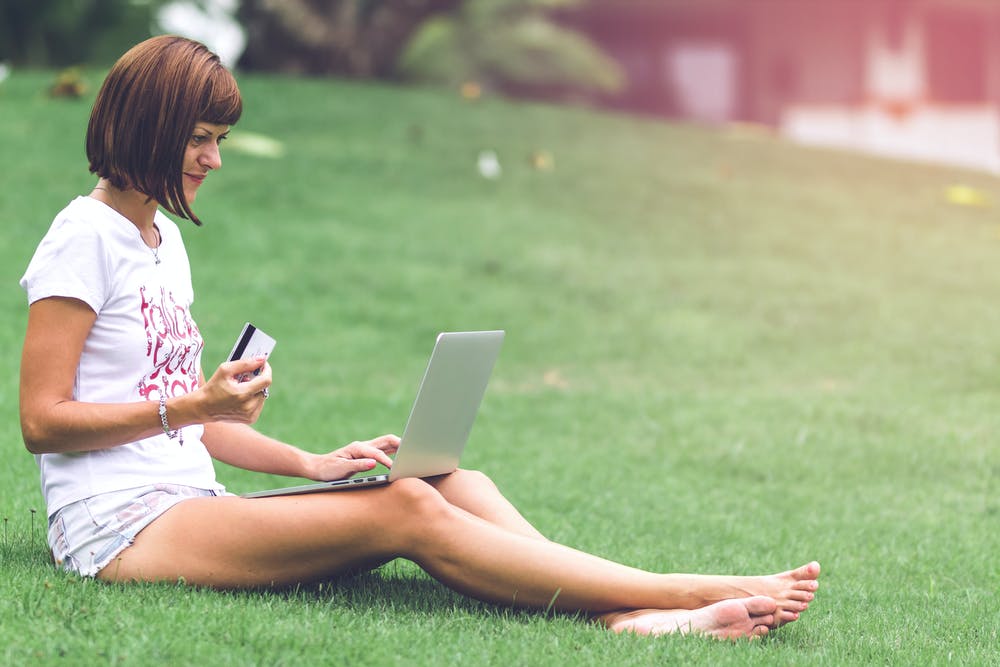 E-Commerce Companies and Their Growing B2B Partnership E-Commerce Companies and Their Growing B2B Partnership