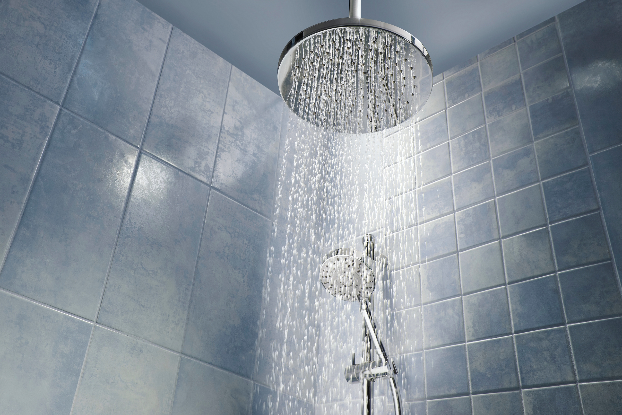 Choosing Shower Fixtures and Accessories