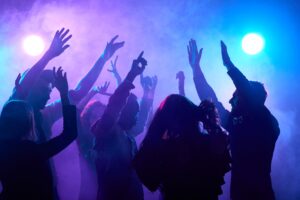 호스티스 바에서 할 수 있는 일