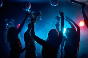 당신은 클럽에서 여자친구를 사귈 수 있나요