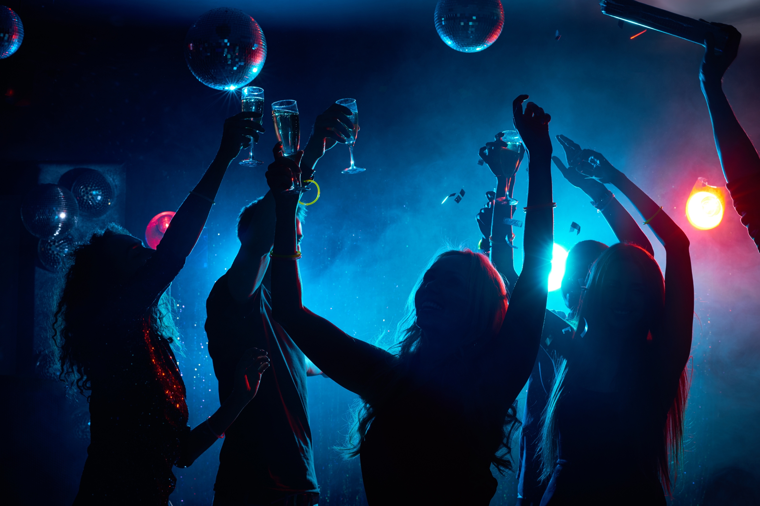 당신은 클럽에서 여자친구를 사귈 수 있나요