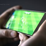 창고 알바생의 침묵 응원전: 초음파 주파수와 강아지 스피커로 해외축구중계를 몰래 듣는 법